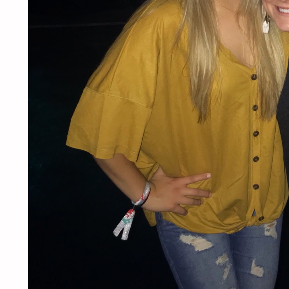 Top / shirt